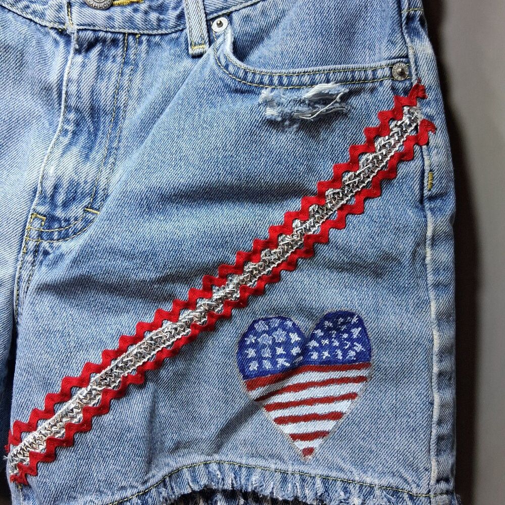 Vintage Tommy Jeans Hand-Painted Patriotic USA Embellished Denim Shorts Size 5 - Picture 2 of 10